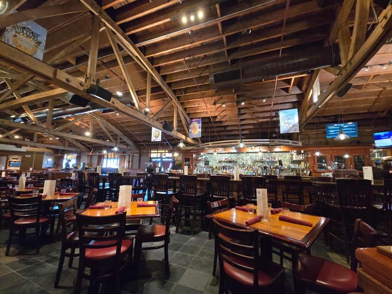 11 Alaska Salmon Spots Where The First Bite Tastes Like A Dockside Tradition 3 Glacier Brewhouse - Anchorage, Alaska