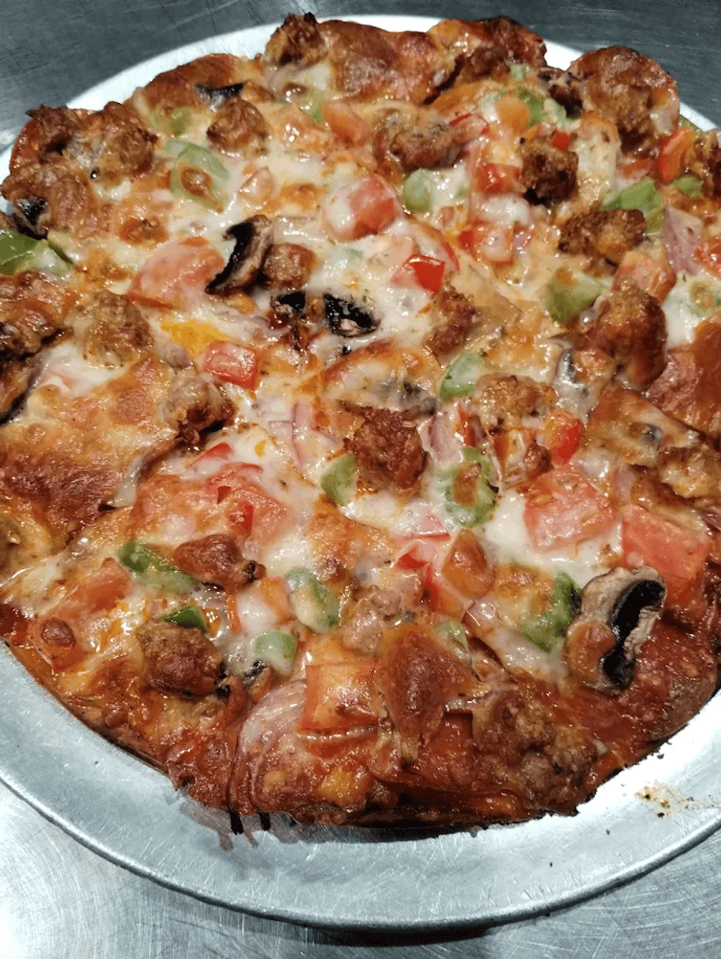 This Humble Arizona Restaurant Is Known for Pizza Locals Swear By 8 The Reign Pizza with BBQ Chicken: A Crowd Favorite Worth Trying