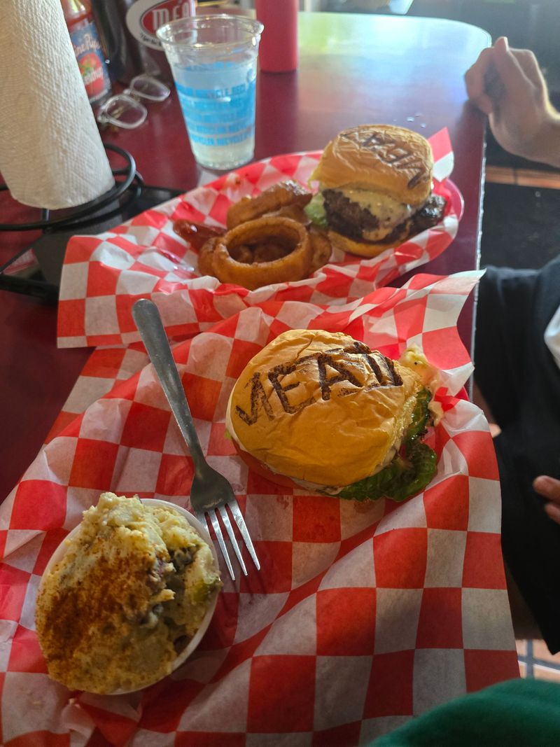 The Best Juicy Lucy in the South Might Be Hiding at This No-Frills Florida Burger Joint 9 Mac and Cheese Skillet, Made to Order