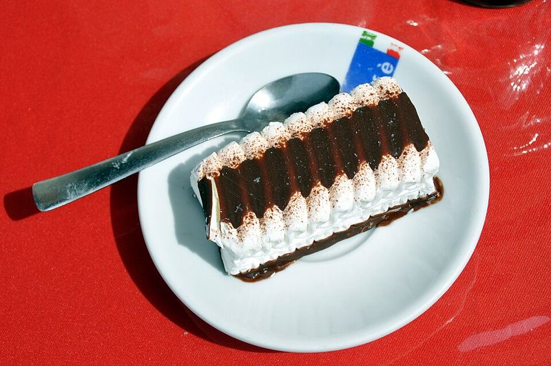 21 Foods People Thought Were Gone - Then Suddenly Saw Again 5 Viennetta cake