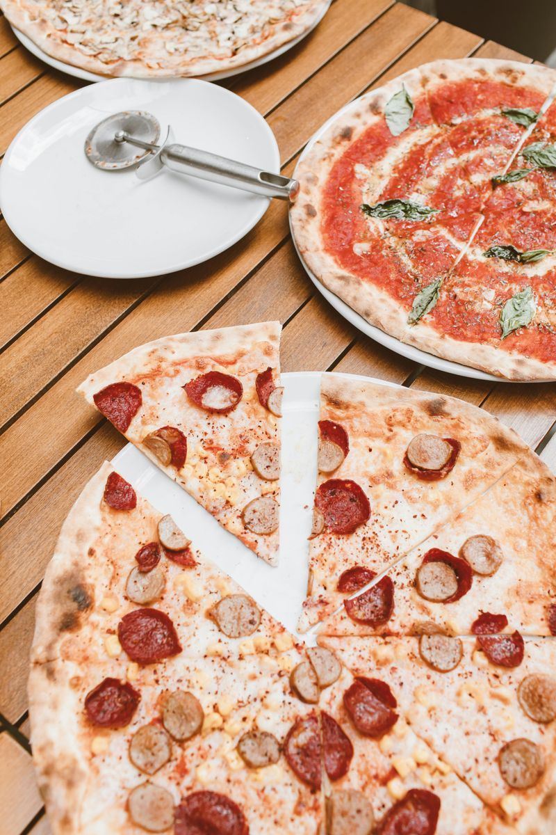 20 Cafeteria Foods That Would Cause a Parent Meeting Today 6 Pizza slice