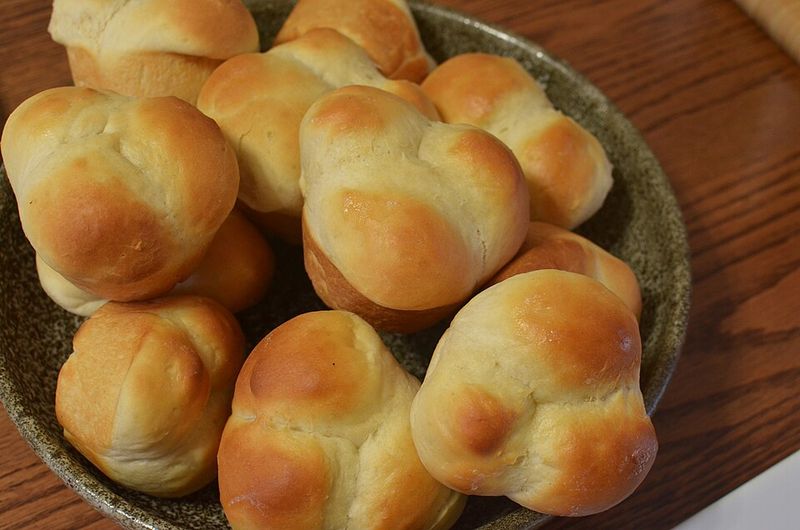 19 Foods People Secretly Miss From Old-School Cafeterias 11 Dinner rolls
