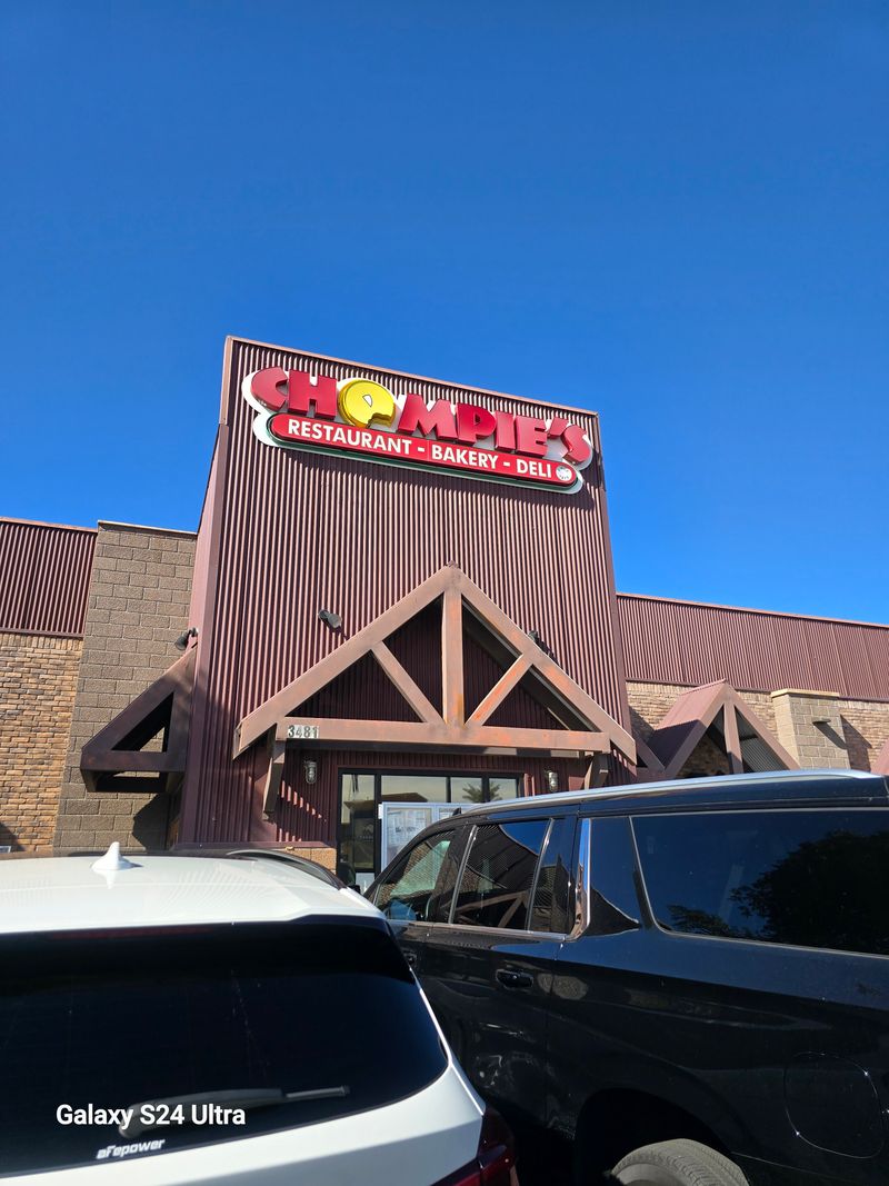 13 Arizona Diners That Feel Like a Step Back Into a Norman Rockwell Era 6 Chompie’s Deli & Diner – Chandler, Arizona