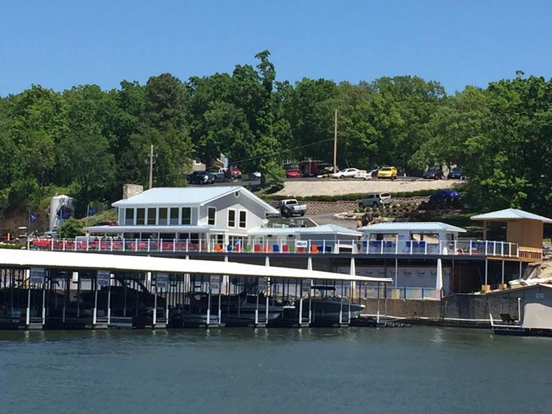 Boathouse Lakeside Bar & Grill - Eldon, Missouri