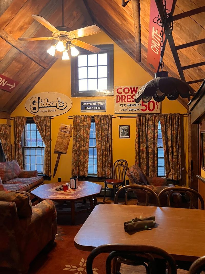 The Best Rustic Cabin Restaurant in Every State That Feels Like a Getaway 26 The Common Man Ashland - Ashland, New Hampshire