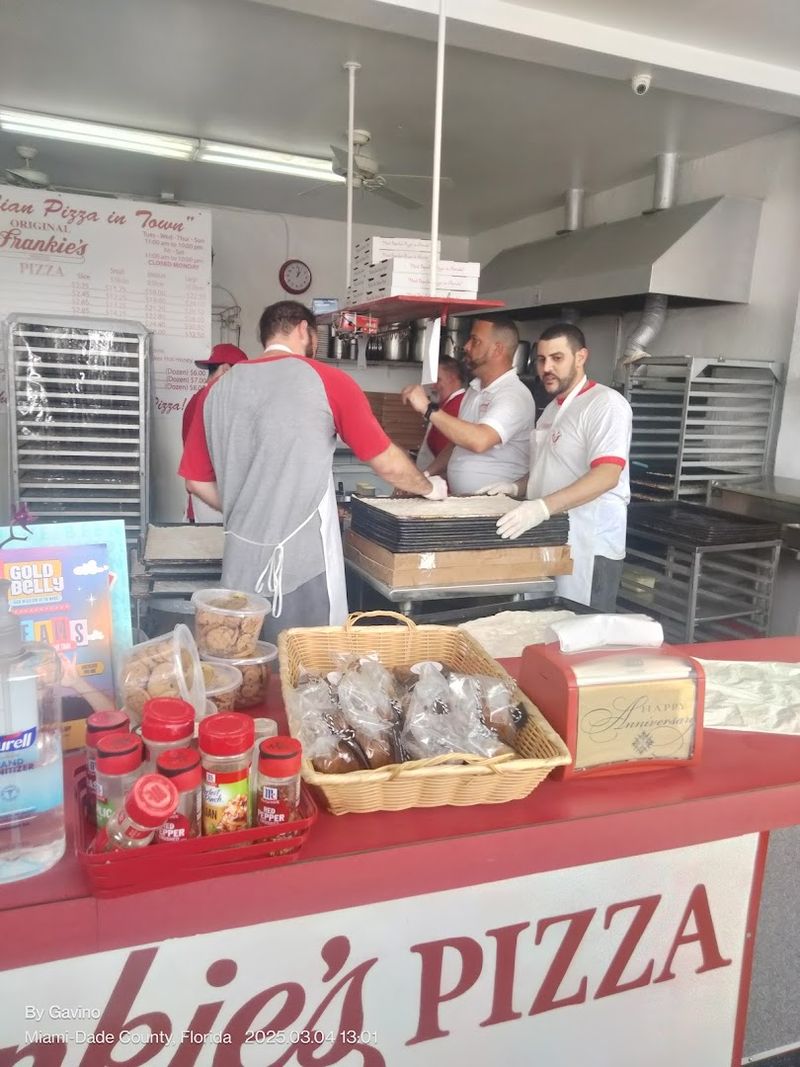 This Hidden Florida Pizza Spot Is So Good, Locals Can’t Stop Talking About It 10 Customer Service That Turns Mistakes Into Loyalty