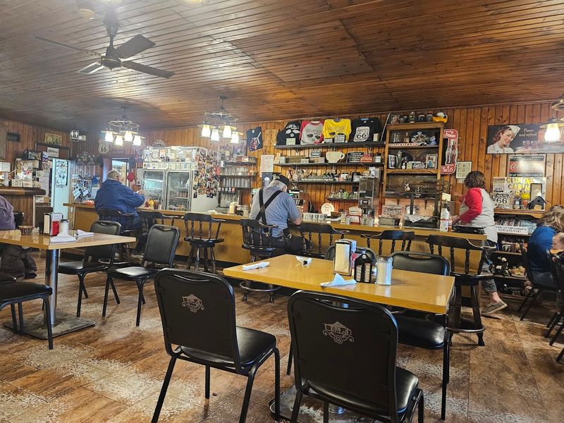 The Best Rustic Cabin Restaurant in Every State That Feels Like a Getaway 44 Old Log Cabin - Pontiac, Illinois