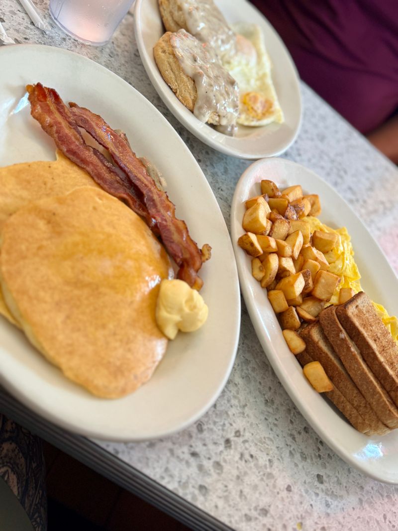 The Dinah’s 2x2x2 Breakfast Classic