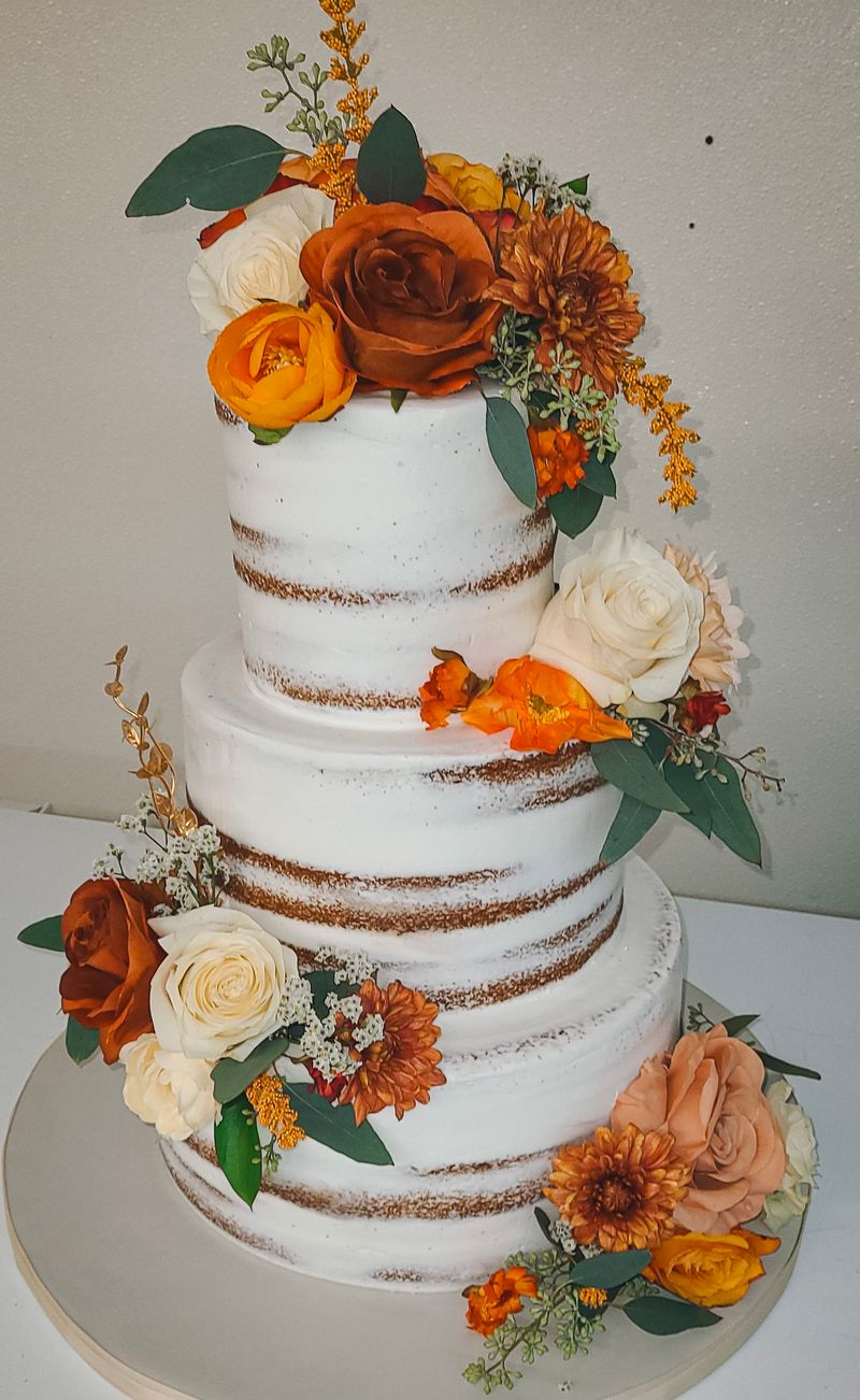 This Unassuming Florida Bakery Is Known for Cakes Locals Swear By 2 Signature Wedding Cake Experience
