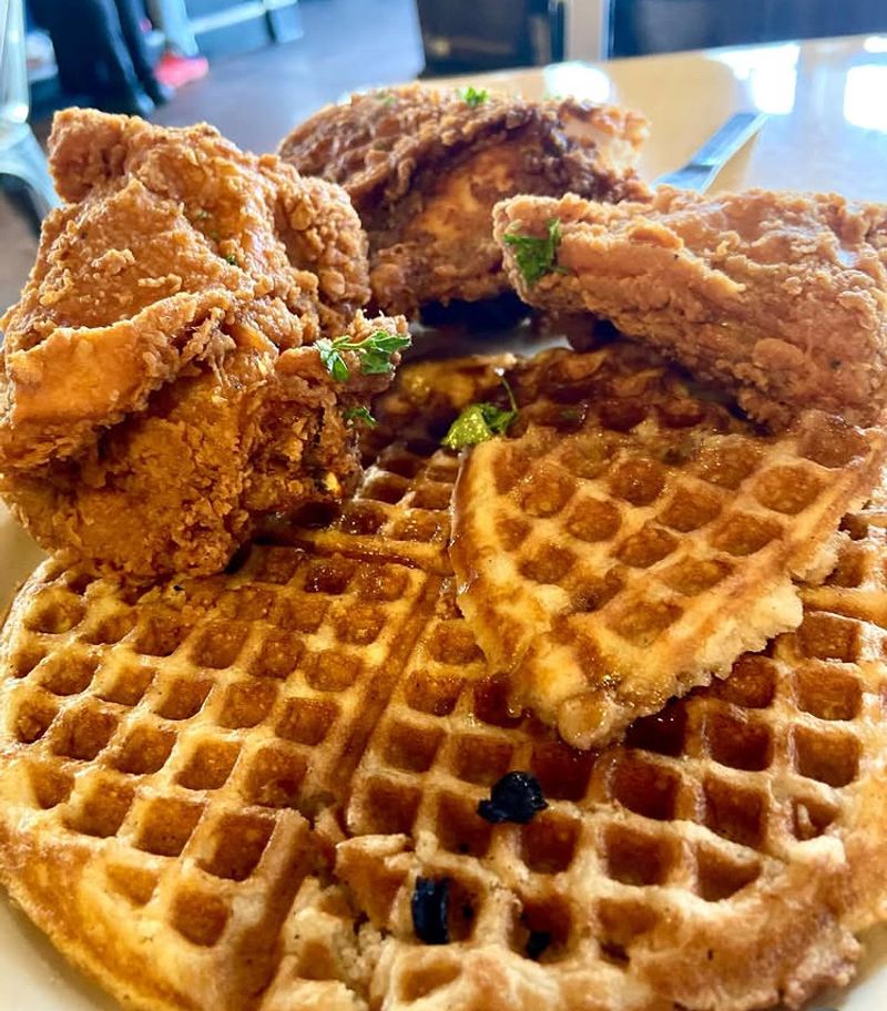 11 Arizona Fried Chicken Stops That Deserve More Local Love 2 Lo-Lo's Chicken & Waffles - Phoenix, Arizona