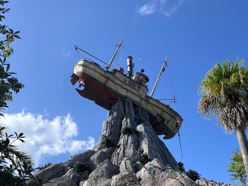 12 Florida Water Parks That Still Know How to Fill a Summer Day 2 Disney's Typhoon Lagoon Water Park - Lake Buena Vista, Florida