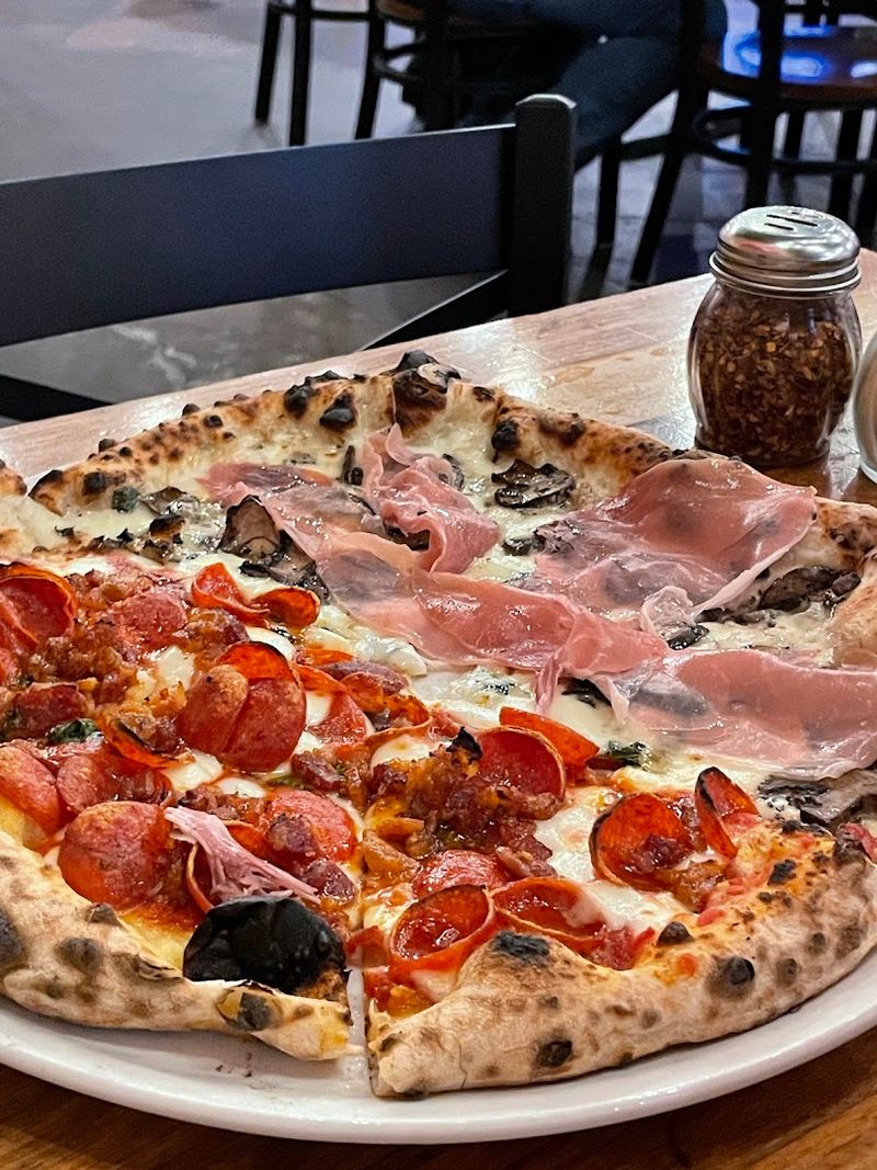 12 Texas Pizza Places That Stay Packed Even On Weeknights 2 Cane Rosso - Dallas, Texas