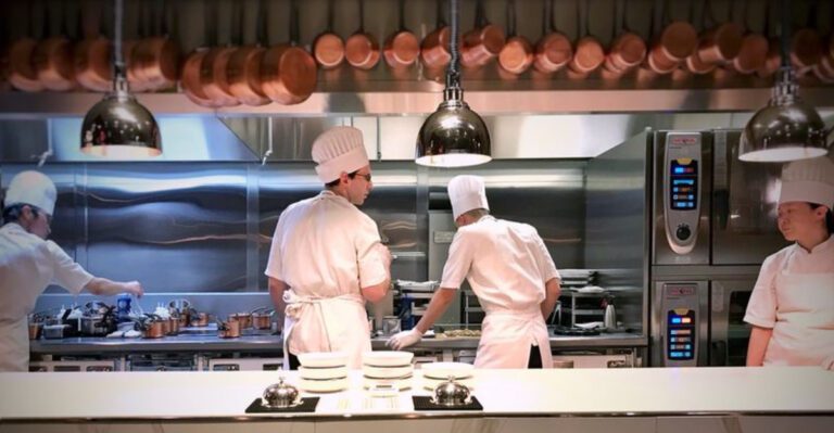 20 Restaurant Scams That Still Work Because People Feel Awkward