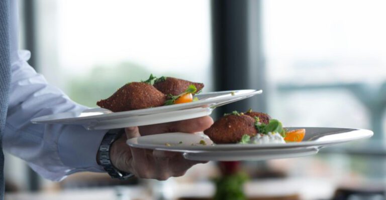 20 Restaurant “Secrets” That Regulars Notice Immediately