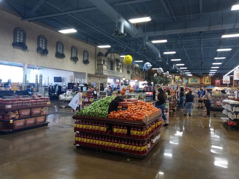 7 Massive Flea Markets in Nevada Every Bargain Hunter Should Visit 2 Broadacres Marketplace - North Las Vegas, Nevada