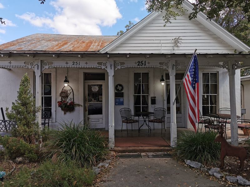 9 Texas German Restaurants That Still Feel Like A Tradition 2 Alpine Haus Restaurant - New Braunfels, Texas