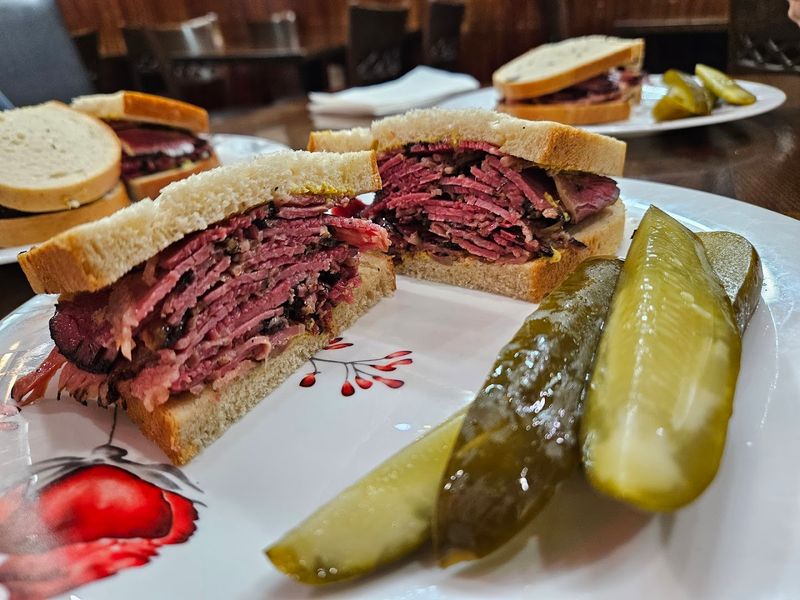 100% Halal Deli — A Rare and Beautiful Blend