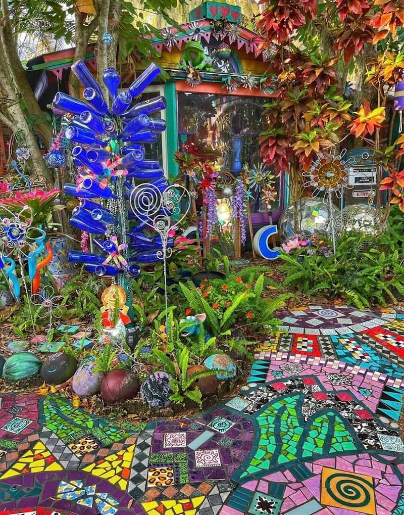 This Wonderfully Bizarre Spot in Florida Is a Kaleidoscope of Colors 3 Upcycled Art Made from Everyday Throwaway Objects