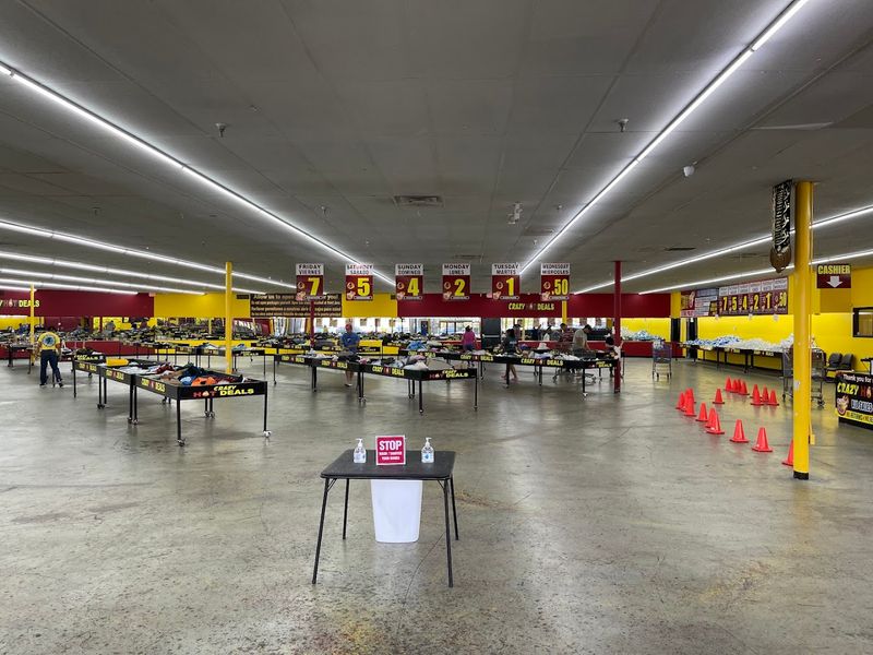 This Huge Texas Bin Store Lets You Fill an Entire Cart for Just $25 5 Go Early in the Morning for the Best Finds