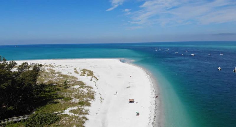 This Florida island town feels like the perfect escape for anyone tired of traffic, crowds, and noise 5 Coquina Beach: Wide, Quiet, and Completely Stunning