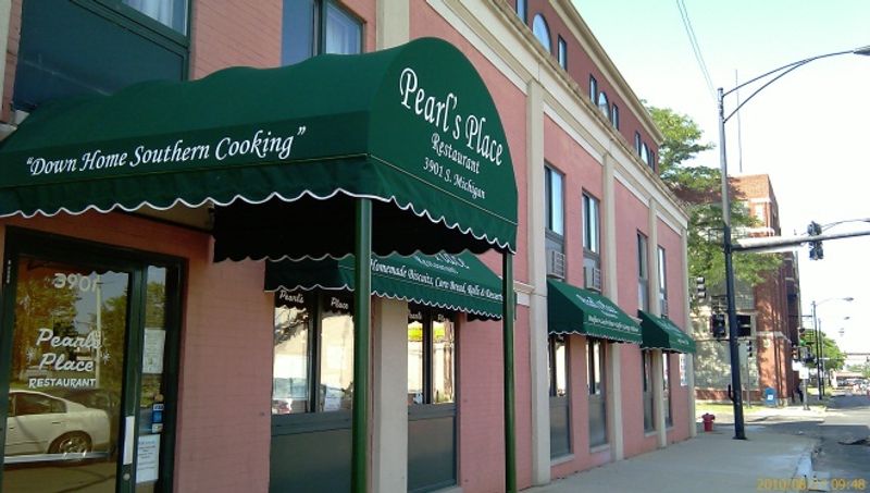 The Best Soul Food Restaurants in Every State 13 Pearl's Place Restaurant - Chicago, Illinois