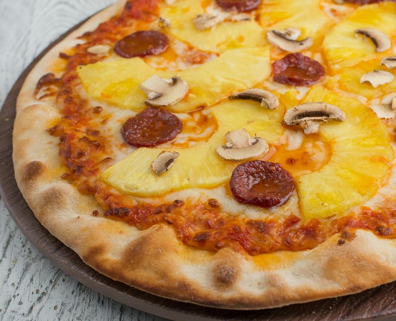 Pineapple pizza