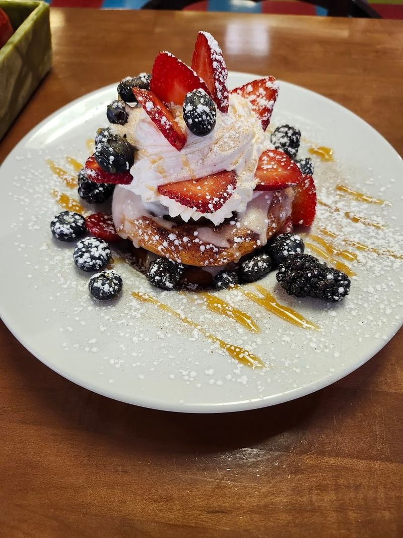 Giant Cinnamon Roll Worth Every Calorie