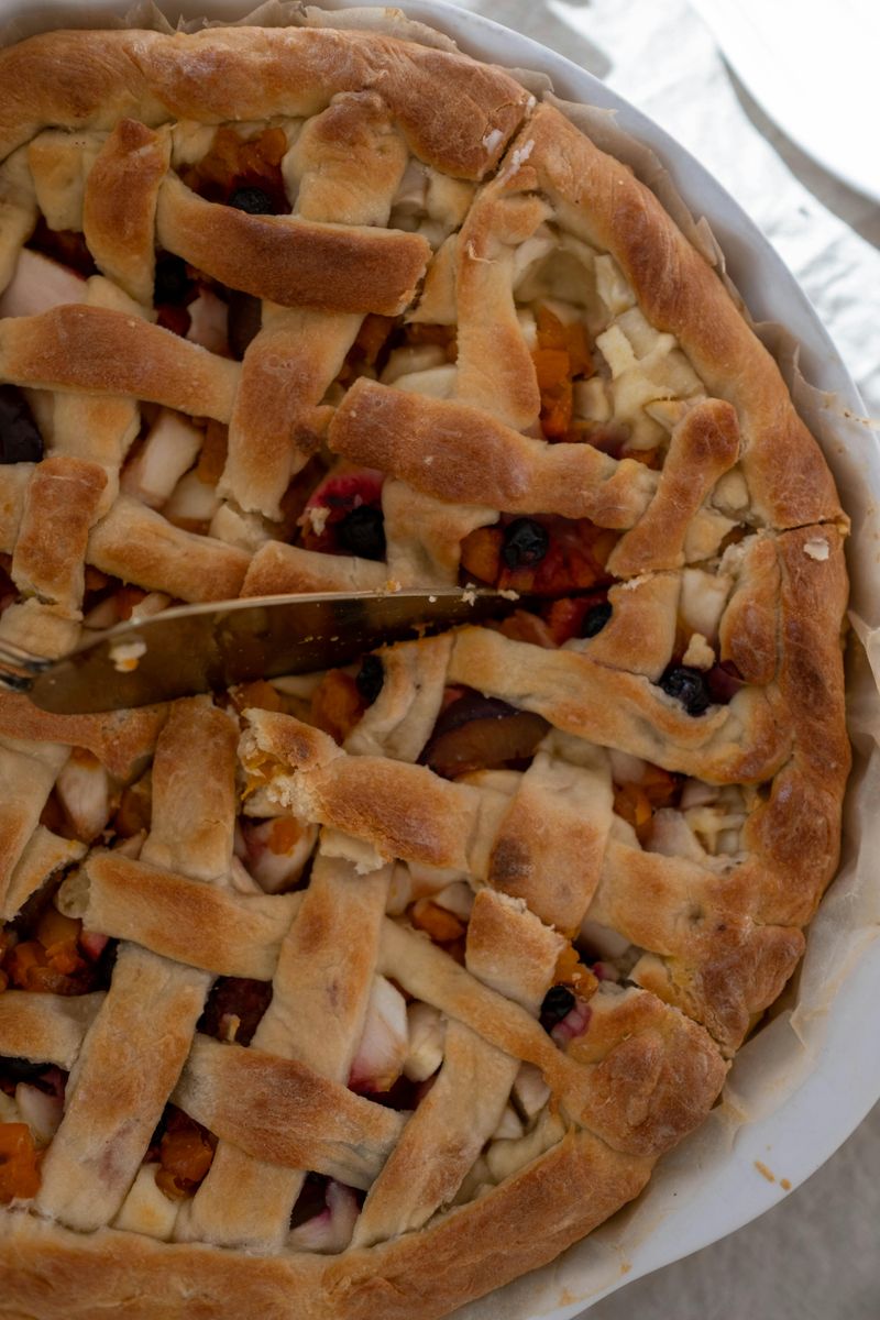 20 Old Recipes People Laugh At - Until They Taste a Good One 16 Apple pie