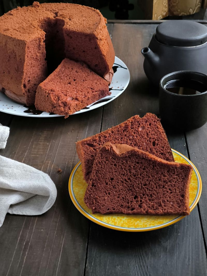 21 Foods People Act Too Good For - Then Eat at Midnight 5 Snack cakes