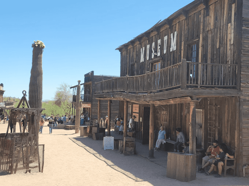 The Saloon Experience: Cold Drinks and Live Music