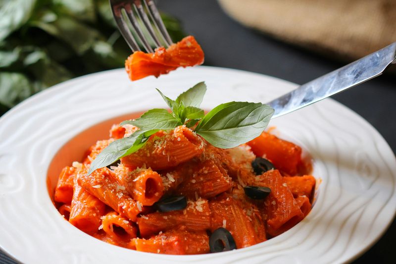 20 Foods That Used to Be “Whatever Was in the Kitchen” - and Still Work Today 4 Tomato pasta