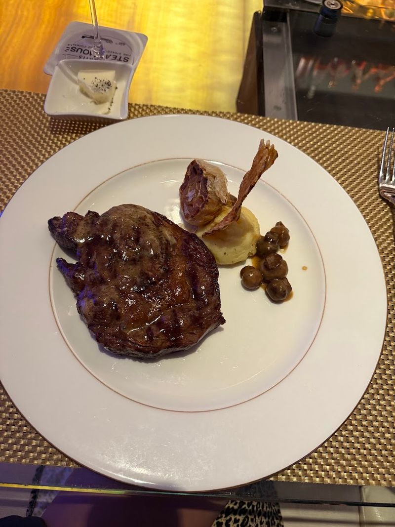 11 Nevada Steakhouses Where the Old-School Atmosphere Still Does Half the Work 6 Atlantis Steakhouse - Reno, Nevada