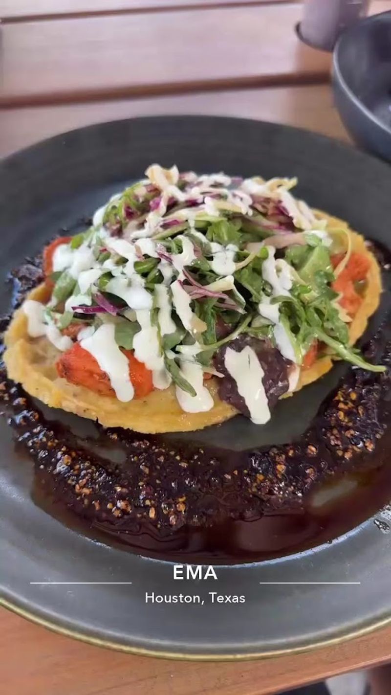 Huarache de Pollo That Earns Its Own Fan Club