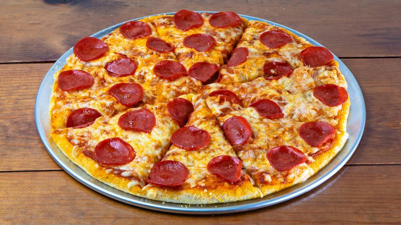 20 Foods That Taste Better When They’re Slightly Burnt 21 Pepperoni pizza