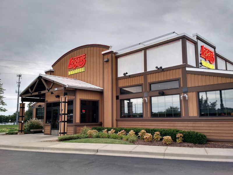 Logan's Roadhouse - Nashville, Tennessee