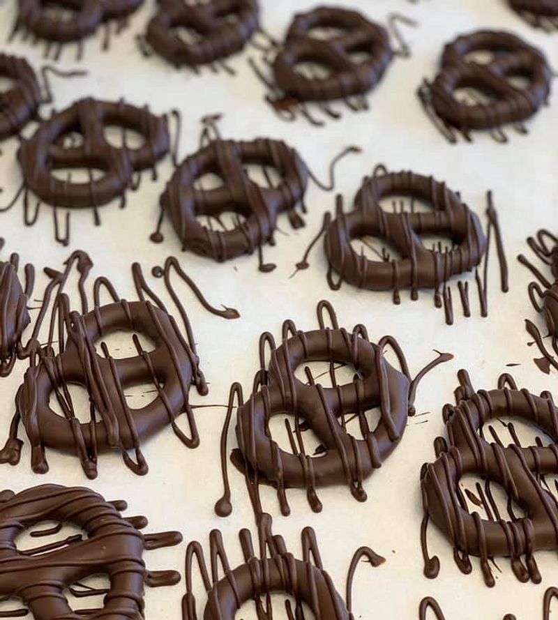 Chocolate pretzels
