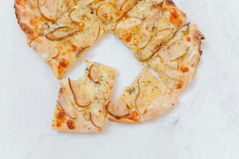22 Foods That Only Taste Right When You Don’t Overthink Them 7 Pizza slice