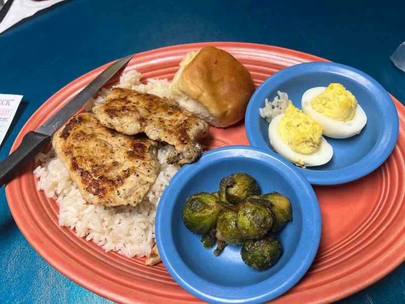9 Tennessee Small-Town Diners That Still Feel Like A Time Capsule 3 Dixie Cafe - Byrdstown, Tennessee