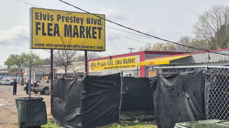 8 Huge Swap Meets in Tennessee Every Treasure Hunter Should Visit 7 Elvis Presley Blvd. Flea Market - Memphis, Tennessee