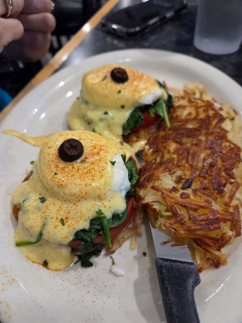 Country Gravy and Hollandaise Sauce That Elevate Every Dish