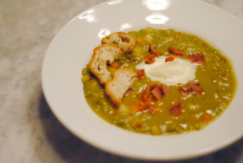 22 Meals That Younger Generations Avoid - Until Someone Makes Them the Right Way 5 Split pea soup