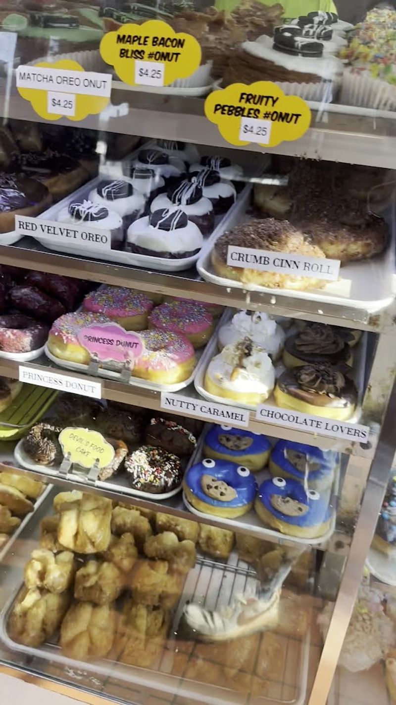 DK's Donuts & Bakery - Santa Monica, California