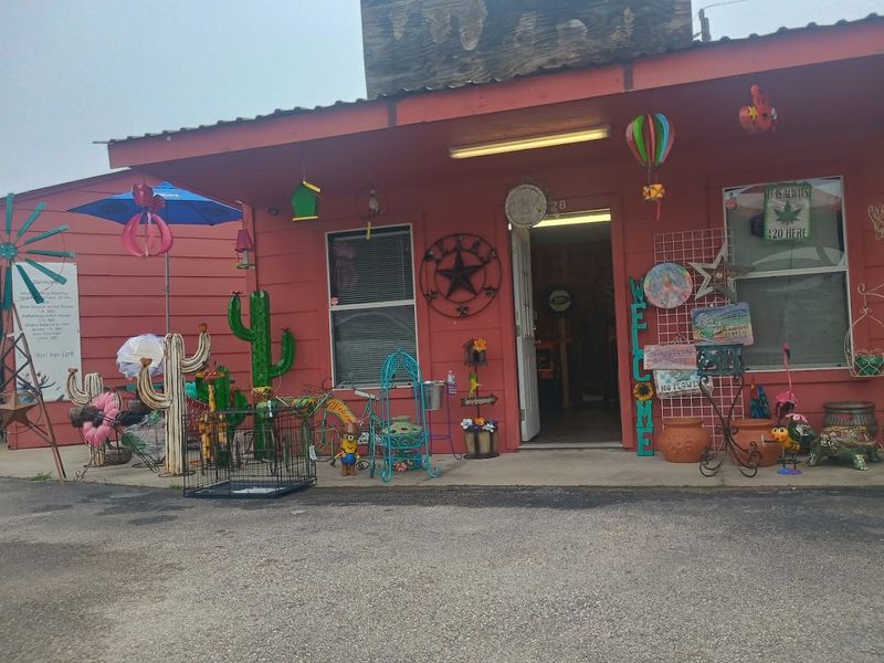 8 Huge Swap Meets in Tennessee Every Treasure Hunter Should Visit 6 Cleveland Flea Market - Cleveland, Texas