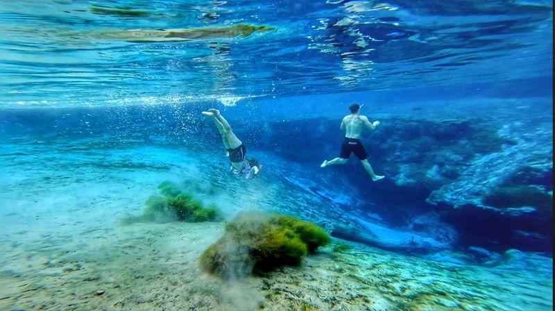 This hidden Florida spring is so clear and beautiful people cannot believe it is still this peaceful 3 A Spring Temperature That Stays at 72 Degrees Year-Round