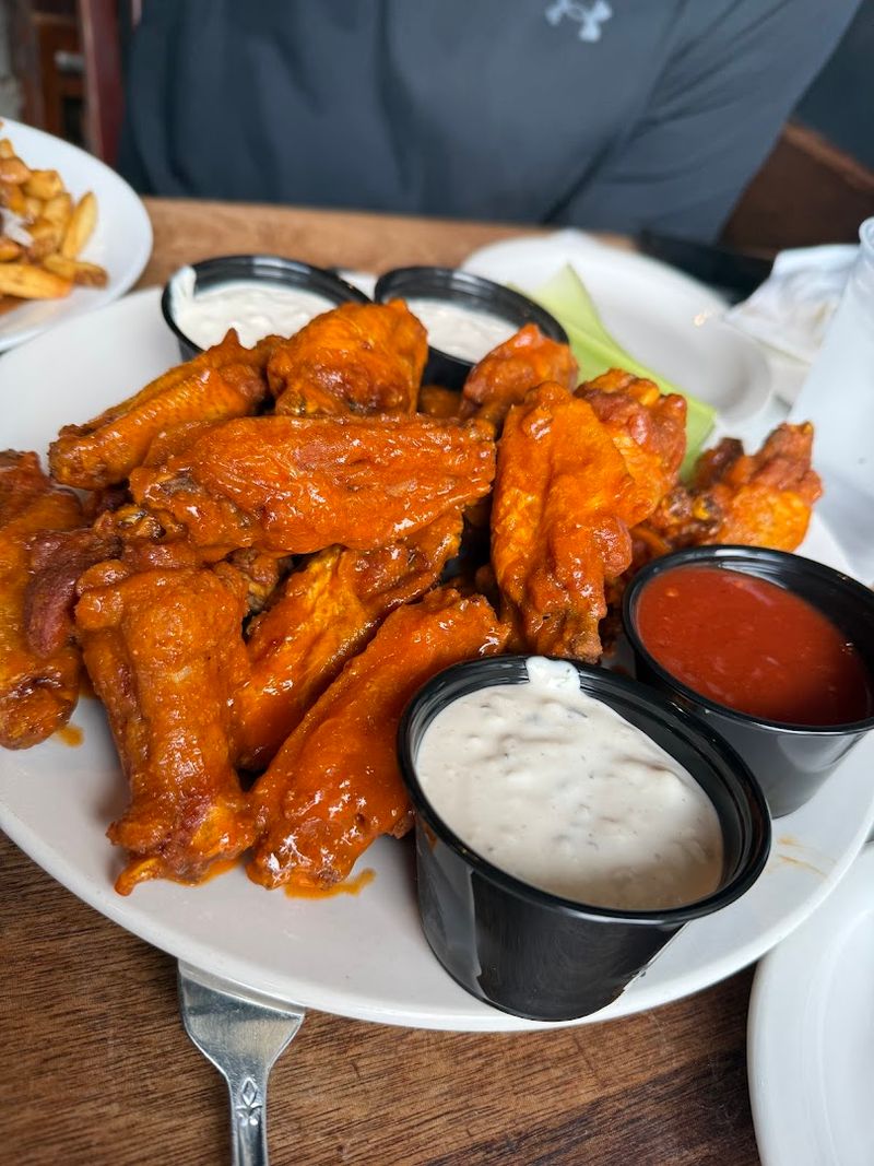 The Best Places for Chicken Wings in Every U.S. State 24 Runyon's - Minneapolis, Minnesota