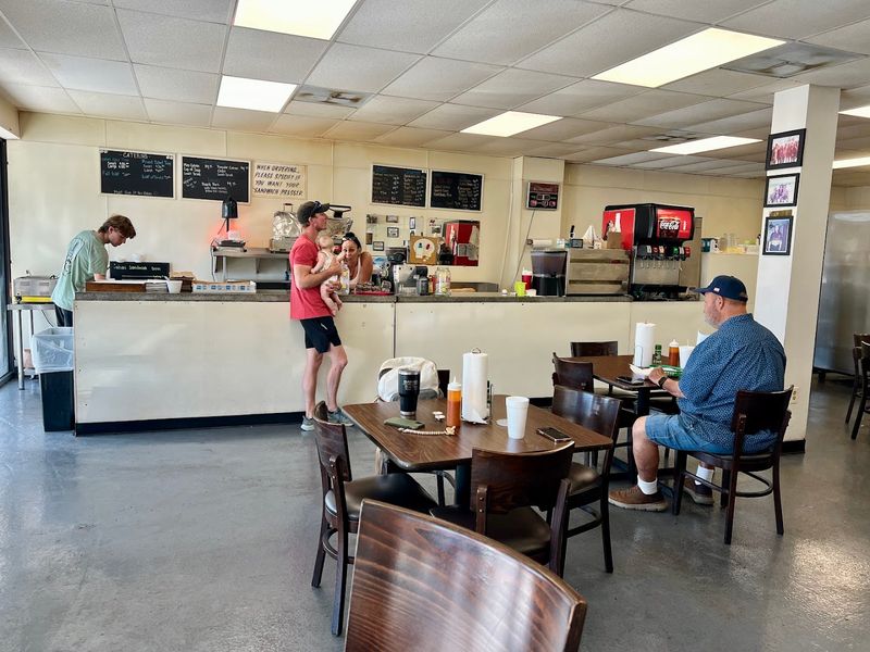 Silver Ring Cafe - Riverview - Riverview, Florida