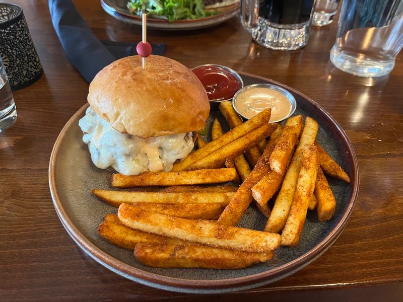 Lake & Irving Restaurant & Bar - Minneapolis, Minnesota