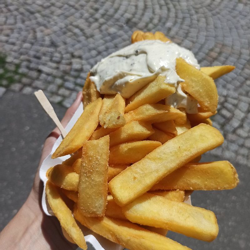 Fries with mayo