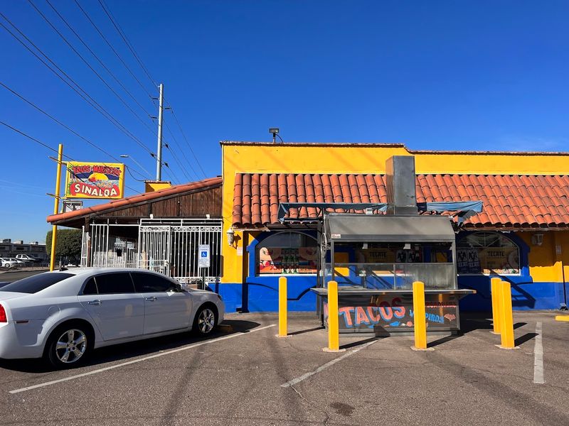 9 Arizona Taco Trucks That Quietly Build A Loyal Following 6 Tacos y Mariscos Sinaloa - Phoenix, Arizona