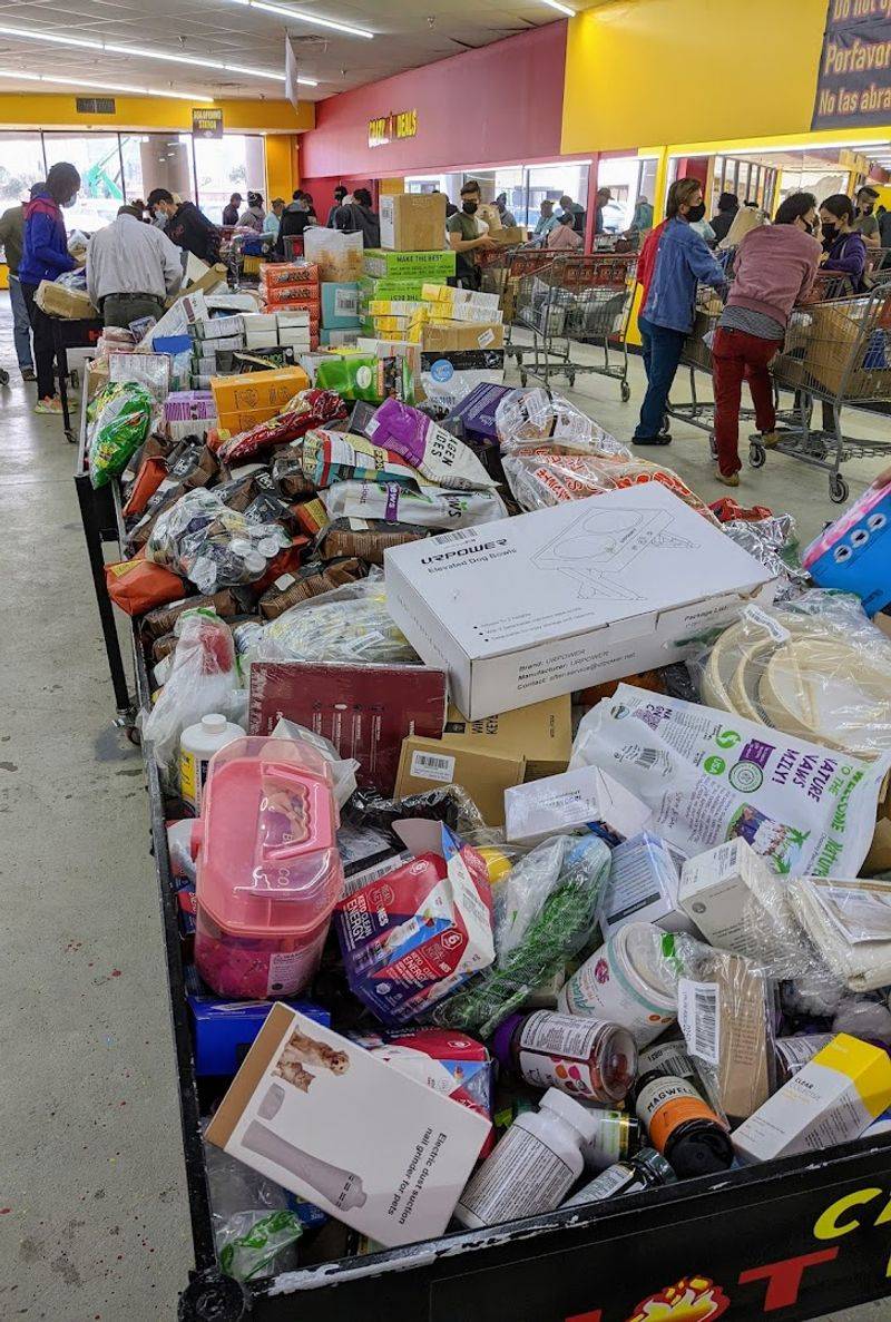 This Huge Texas Bin Store Lets You Fill an Entire Cart for Just $25 8 Pet Supplies and Accessories at Surprisingly Low Prices
